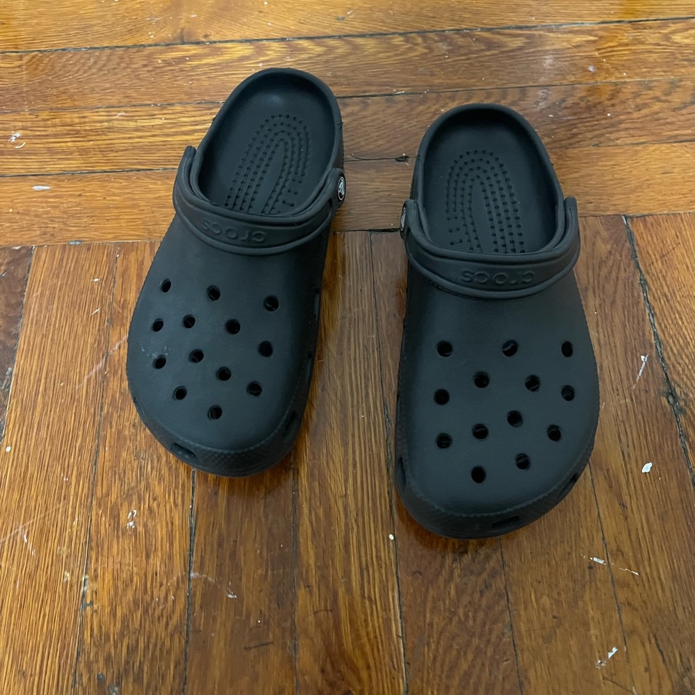 Black crocs